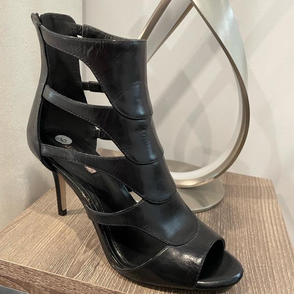 Brand NEW BCBG strappy heels - Picture 3 of 5